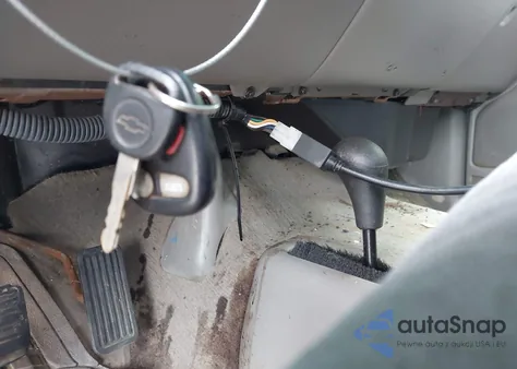 2000 Chevrolet Silverado 1500 Ls z USA, uszkodzony, nr VIN 1GCEK19T4YE165616